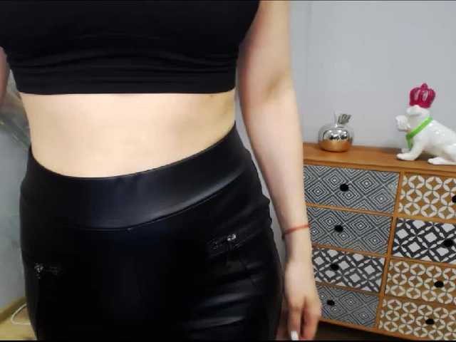 Capturi de ecran de difuzare hottieLAURA