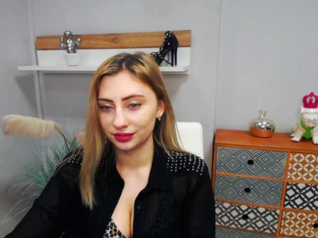 Capturi de ecran de difuzare hottieLAURA