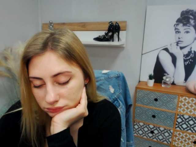 Capturi de ecran de difuzare hottieLAURA