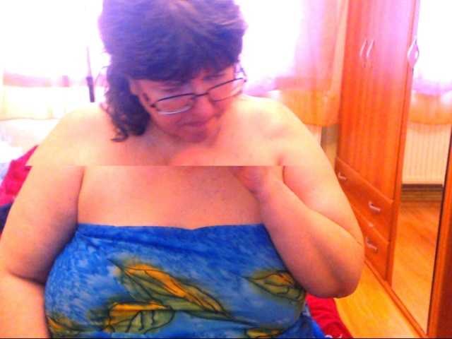 Capturi de ecran de difuzare HugeTitsXXX