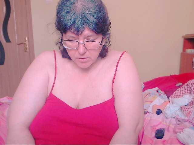 Capturi de ecran de difuzare HugeTitsXXX