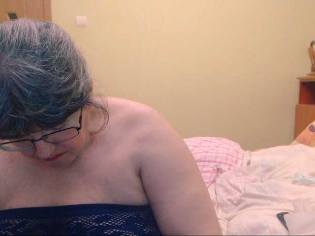 Capturi de ecran de difuzare HugeTitsXXX