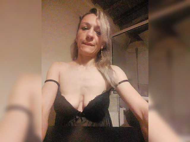 Capturi de ecran de difuzare IssaaBella7