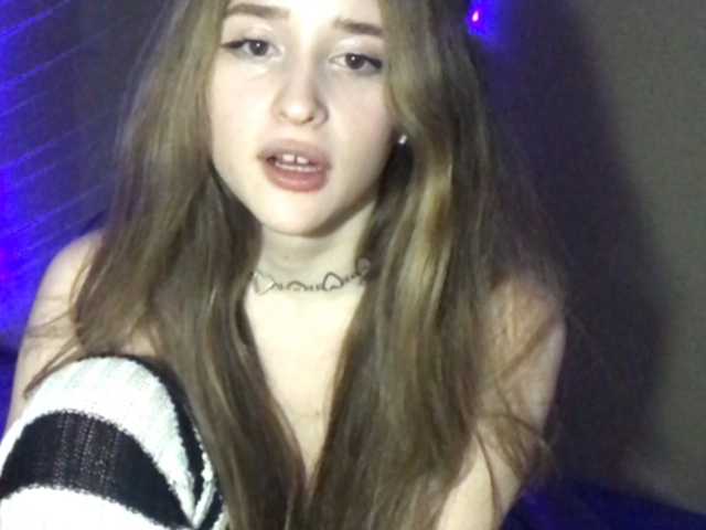 Capturi de ecran de difuzare Ivanka-Chan