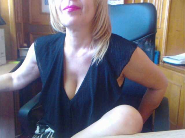 Fotografii JennaStar1 Lovense Lush ON-Use my Tips Menu!...now I'm at my office, very alone...-cam2cam