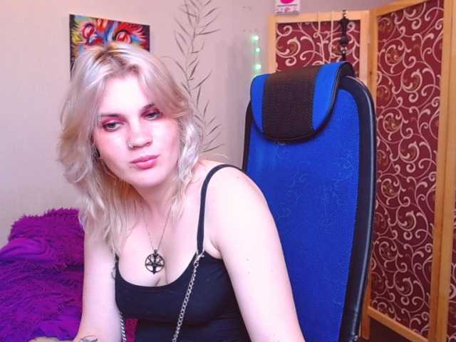 Capturi de ecran de difuzare JenniferDevil