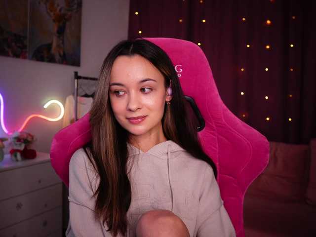 Capturi de ecran de difuzare JuicyAngel