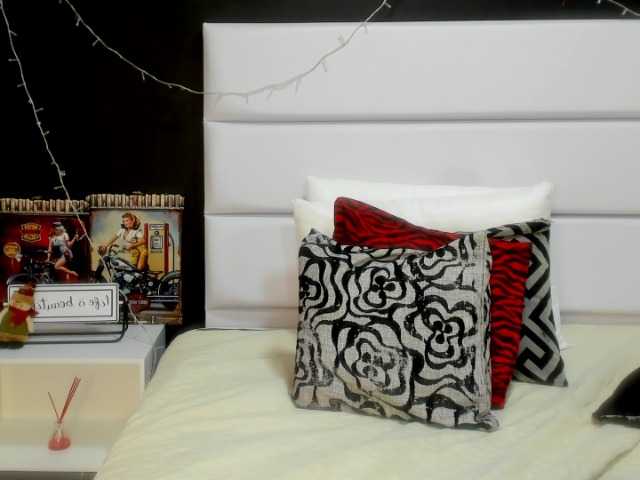 Capturi de ecran de difuzare JuliaDavis