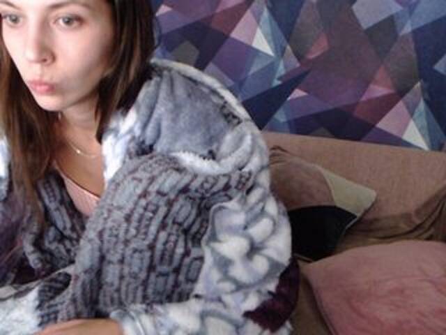 Capturi de ecran de difuzare JulieRios