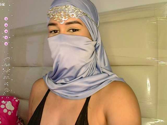 Fotografii kaalinda1 New Arab girl in this environment, shy but wanting to know everything that is related