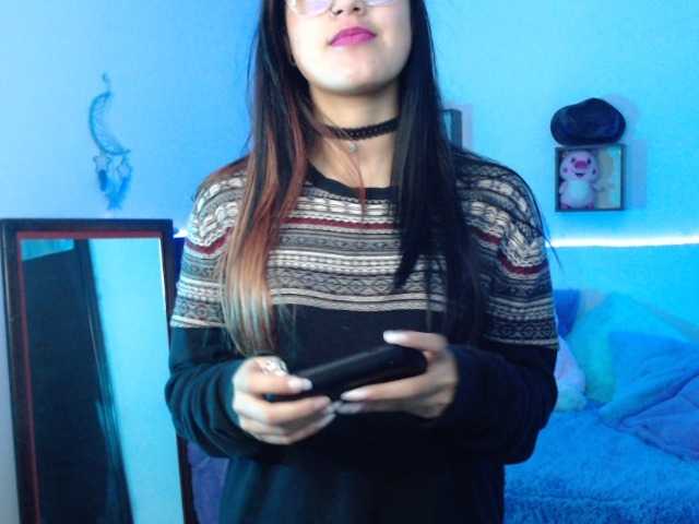 Capturi de ecran de difuzare Karlett-Moon