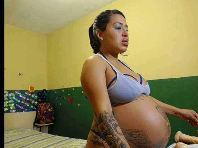 Fotografii kellylatinhot pregnancy
