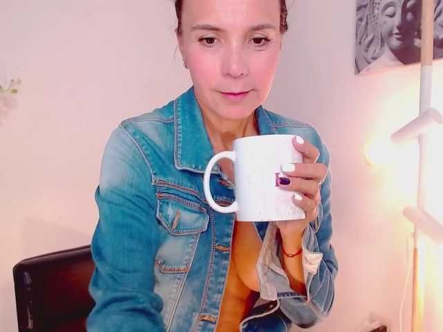 Capturi de ecran de difuzare KendraCole