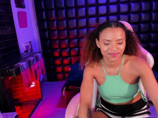 Capturi de ecran de difuzare KendraTasty