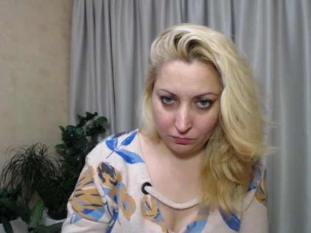 Fotografii KickaIricka I will add to my friends-20, view camera-25, show chest-40, open pussy -50, open asshole-70, get naked and show my holes-100