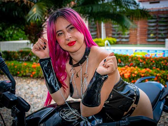 Fotografie a profilului KinkyDoll-sub