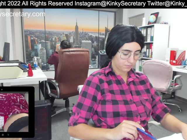Capturi de ecran de difuzare KinkyOffice