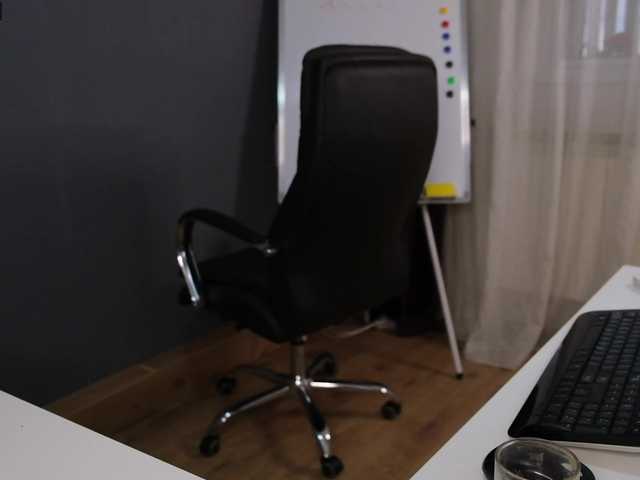 Capturi de ecran de difuzare kinkyofficee