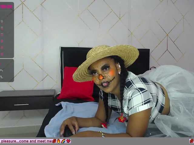 Fotografii KiraMonroe Trick or treat should I say blowjob and trick? come into my living room for a very special Halloween! The candy will surprise you. #Ebony #sex # horny #youngirl #sex #wet