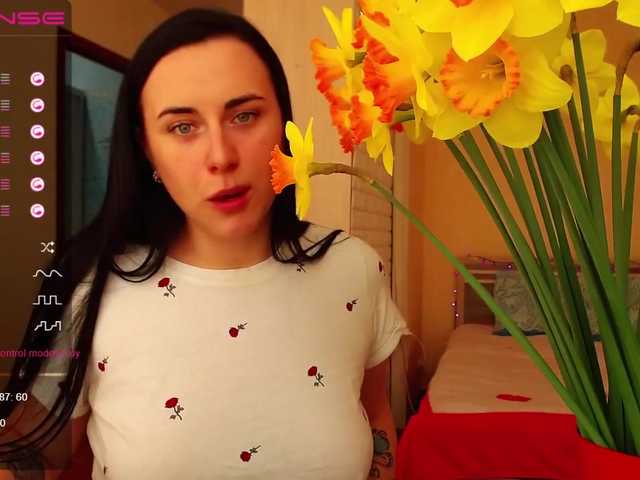 Fotografii -Yurievna- Welcome to my room) My name is Sveta) I love flowers and orgasms) I prefer level 26-33) lovense 2 tips , i see *****0 tip)