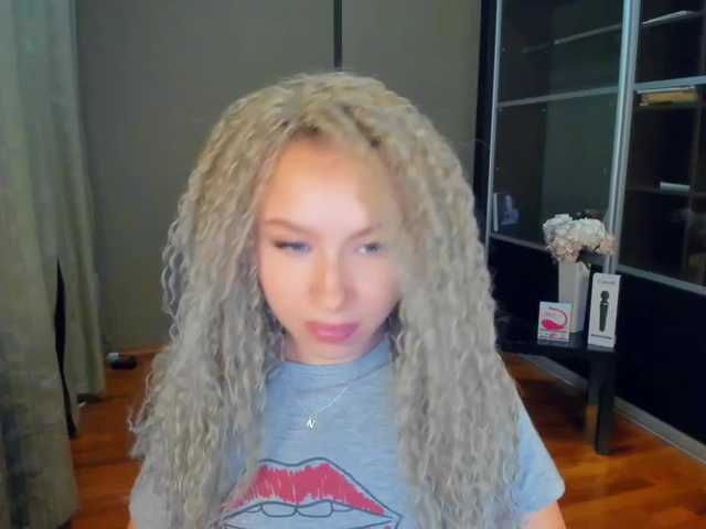 Capturi de ecran de difuzare KittyJoyy