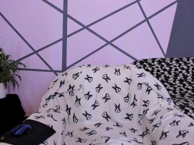 Capturi de ecran de difuzare ChristaHell