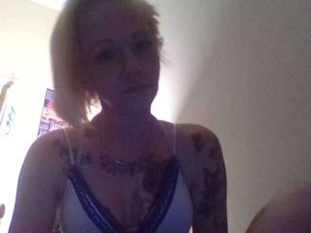 Capturi de ecran de difuzare KristyHuggins