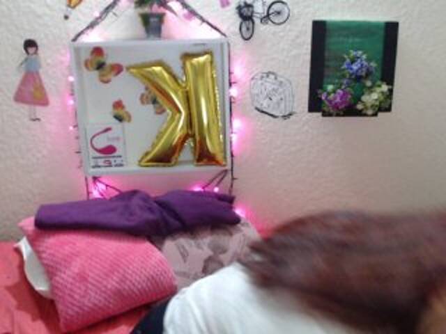 Capturi de ecran de difuzare KylieDaniiels