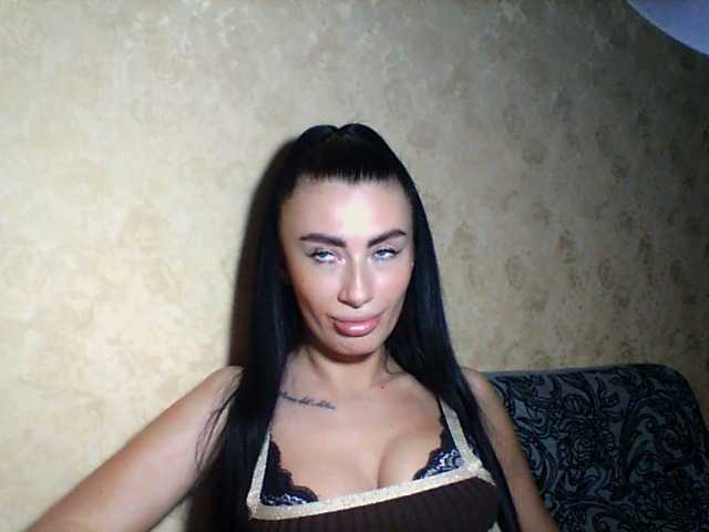 Capturi de ecran de difuzare Laaarablack