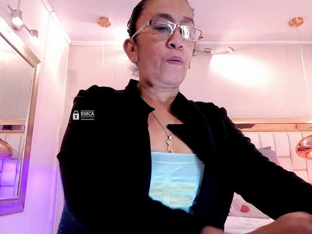Fotografii Madame_DianaKatherine MATURE WOMEN READY TO FUCK HARD & SQUIRT! Just @remain tokens left to SQUIRT MY PUSSY! Let's do it together, daddy!