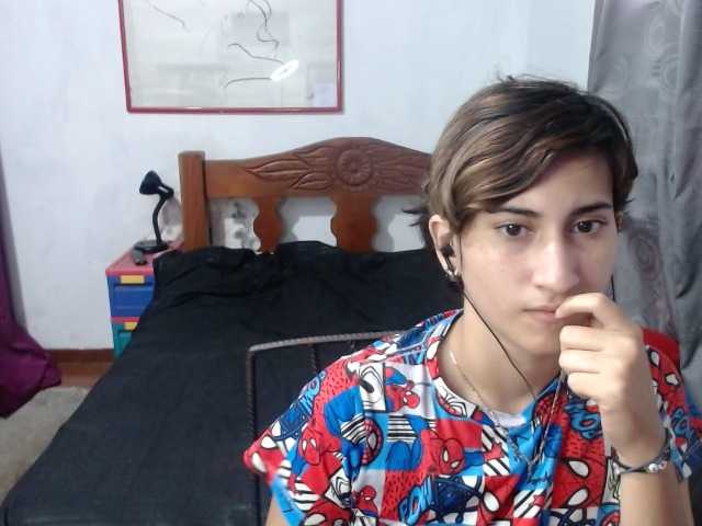 Capturi de ecran de difuzare LadyMilk