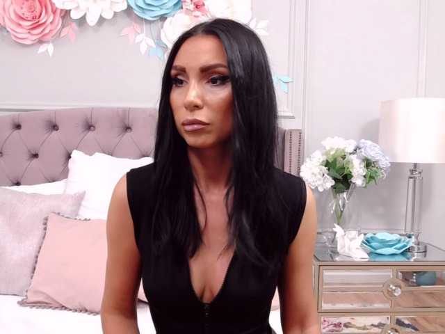 Capturi de ecran de difuzare LarissaCooper