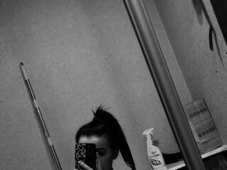 Chat video erotic Laurie-Mindy