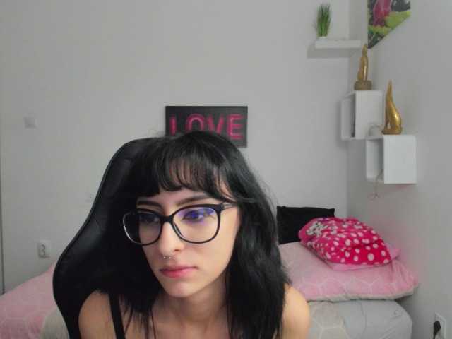 Fotografii LeighDarby18 hey guys, #cum join me #hot show and find out if u can make me #naked #skinny #glasses