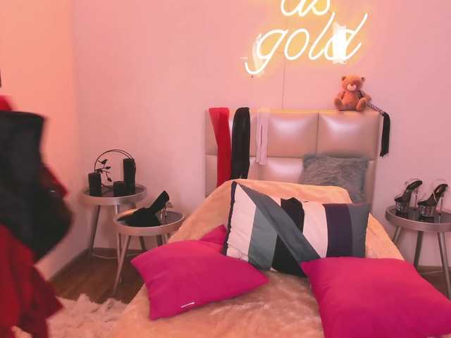 Capturi de ecran de difuzare LiaMona