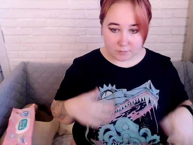 Capturi de ecran de difuzare LinaMoore