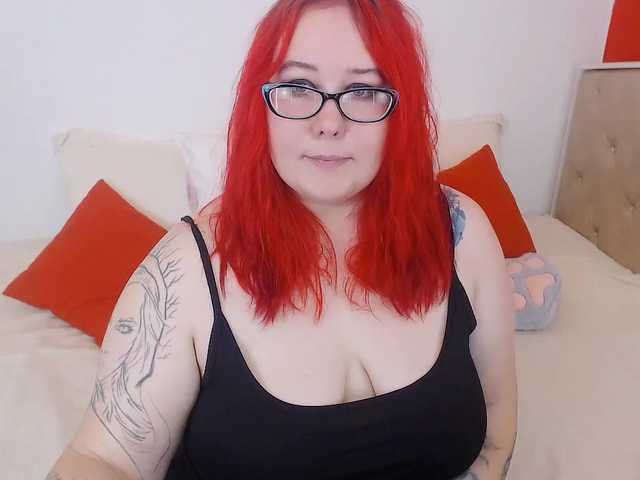 Capturi de ecran de difuzare LinaMoore