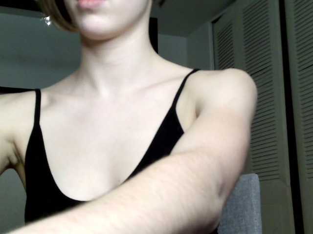 Fotografii Lilbillie sexy petite 18 year old SLUT horny and trying to cum