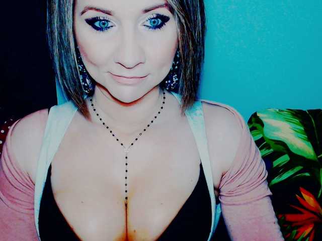 Fotografii Lilly666 hey guys, ready for fun? i view cams for 80 tok, to get preview of my body 90, LOVENSE LUSH Low 15, med 30, high 60, mic on, toys on.... and other things also :)