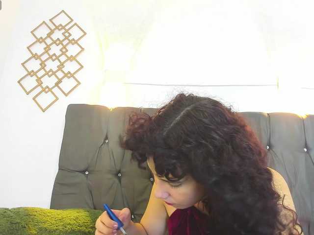 Capturi de ecran de difuzare Lily-LatinGirl