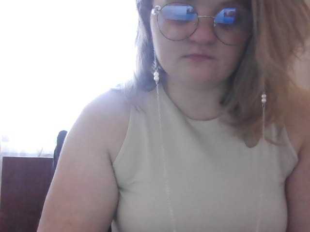 Capturi de ecran de difuzare LinnaCCooper