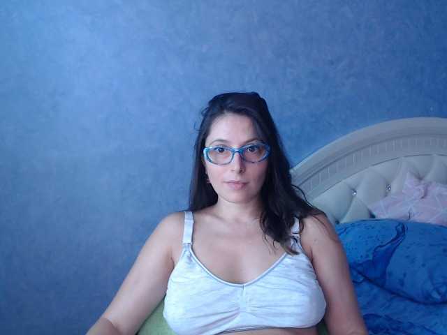 Fotografii LisaSweet23 hi boys welcome to my room to chat and for hot body to see naked in private))