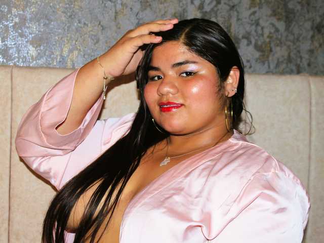 Fotografie a profilului lissa-curvyx