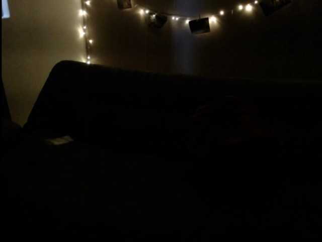 Capturi de ecran de difuzare LoganyMelanni