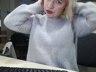 Fotografii Lola-Hola I am in office, working as a secretary! The director is nearby! Ass in jeans 10, bra 40, nipples 80, boobs 100, bra off 120300 токенов что-бы показать шоу, 300 токенов уже собрано, осталось 0 токенов