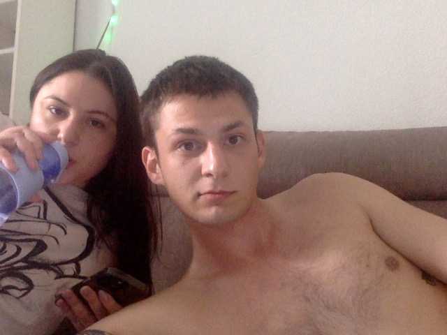 Capturi de ecran de difuzare MakeUsCome
