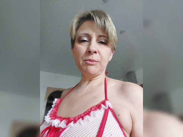 Capturi de ecran de difuzare LoveSuperGerl