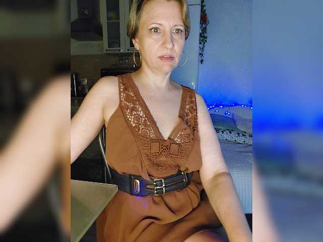 Capturi de ecran de difuzare LoveSuperGerl