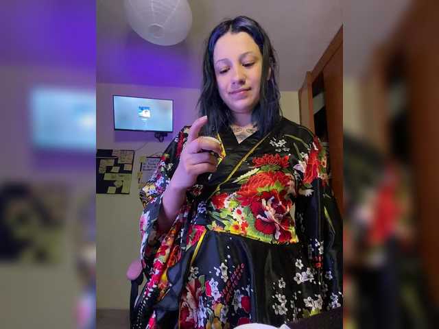 Capturi de ecran de difuzare Lucybluish