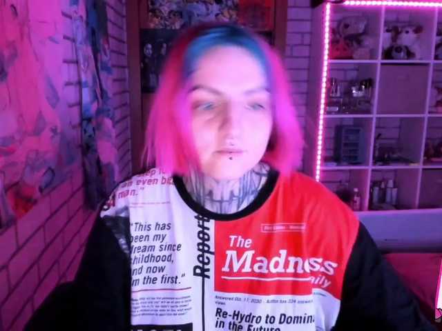 Capturi de ecran de difuzare LucyElfen